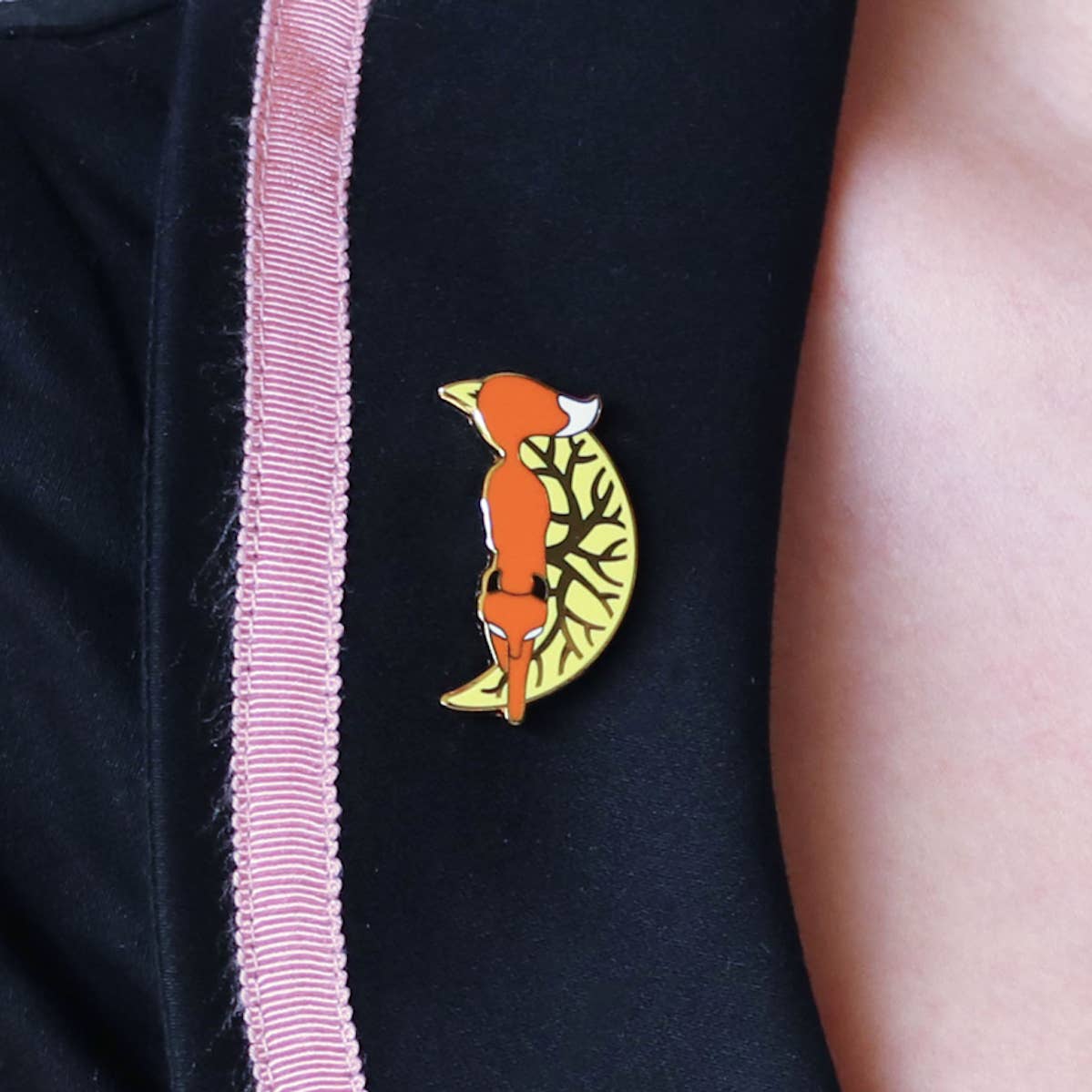 Erstwilder Prowling Fox pin